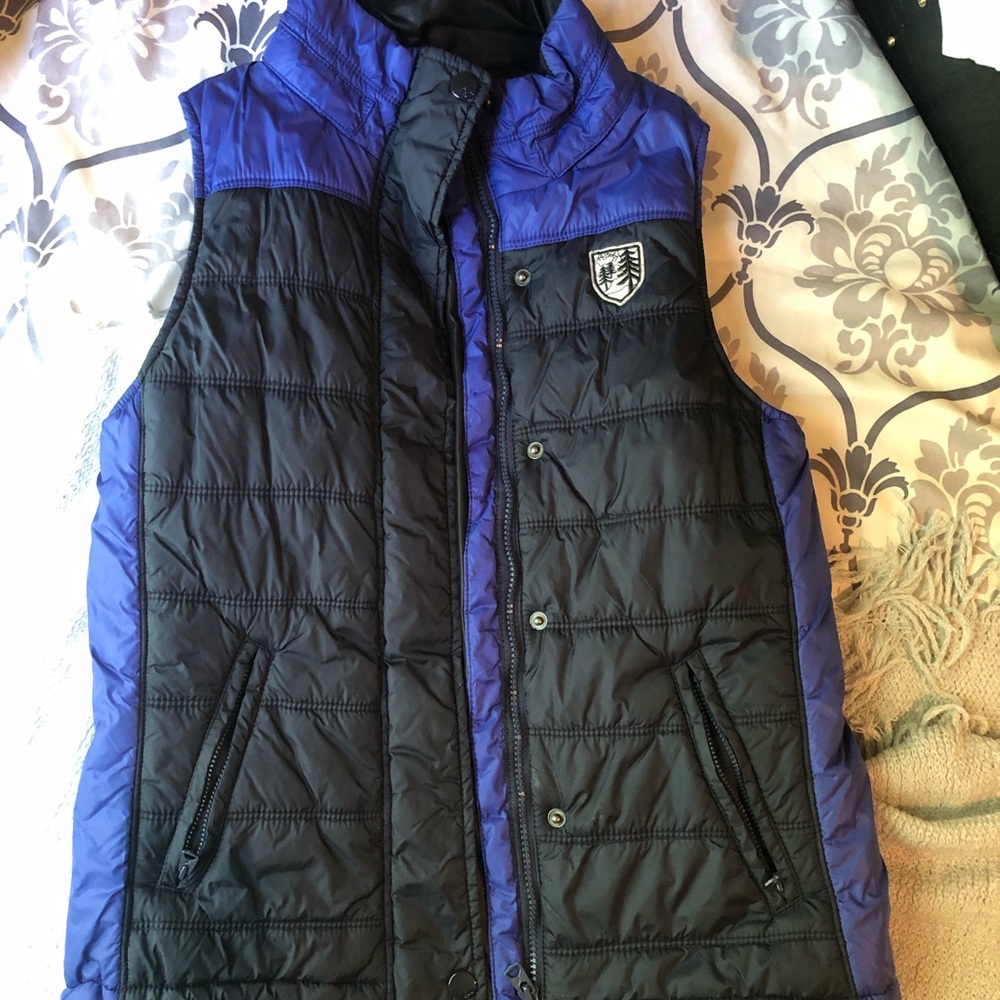 American eagle blue puffer vest